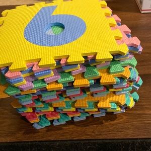 BABY FOAM PLAY MAT TILES AND KIDS PUZZLE. Numbers and letters. #s go up to 9